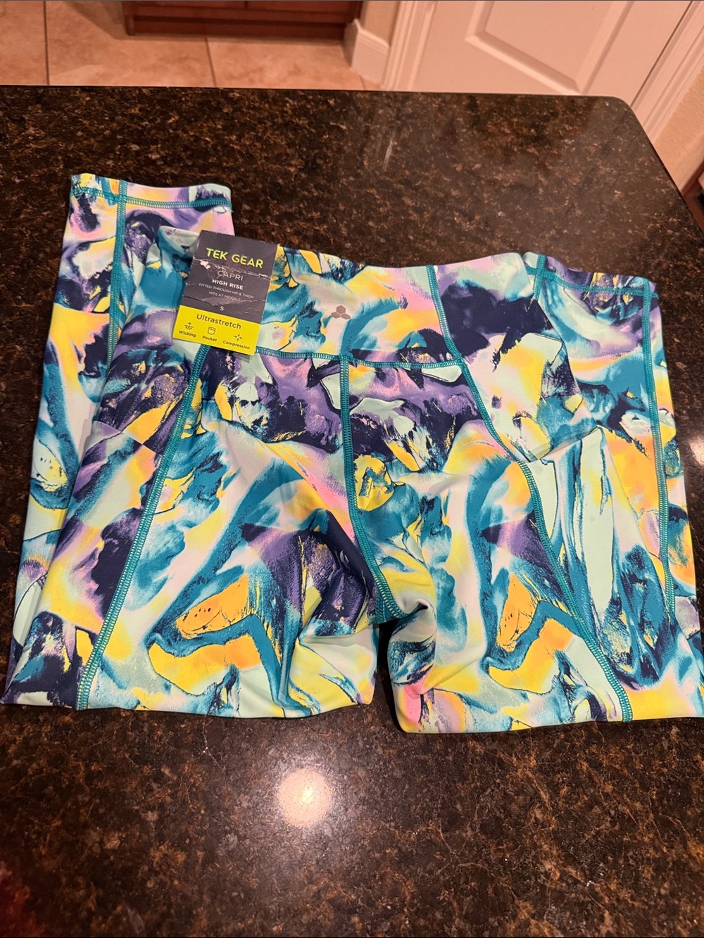 Tek Gear Capri High Rise Ultrastretch, Wicking, Compression Leggings NWT Size S - Picture 3 of 8